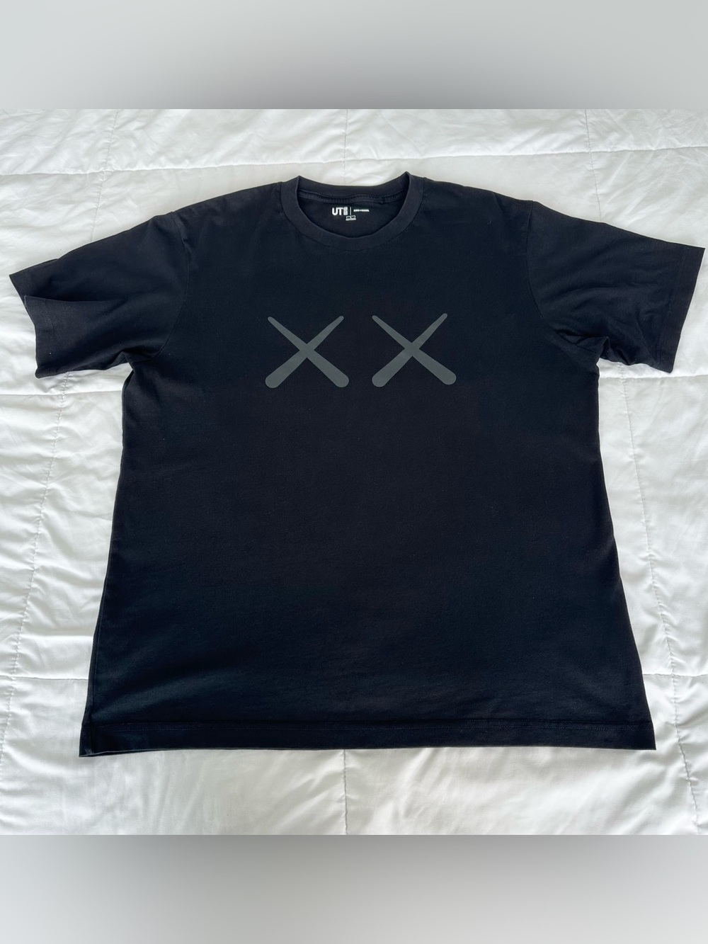 Uniqlo Men’s Black Crewneck Tee with Gray XX Graphic